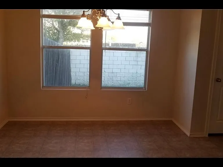 5708 Colinton Ave — Photo 9