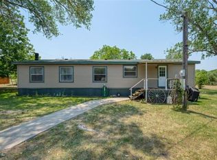 633 Newsom Rd, Azle, TX 76020