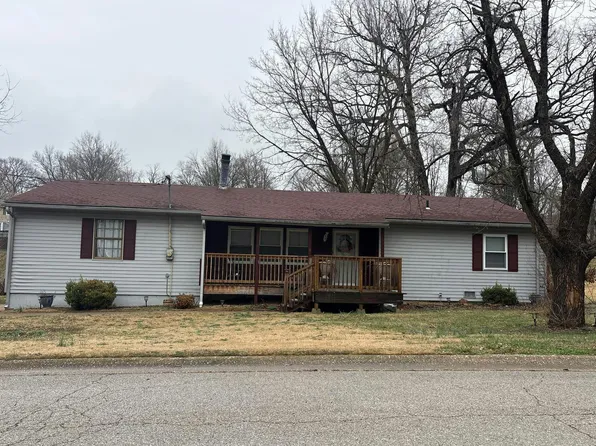 8 Brown Dr, Fairview Heights, IL 62208