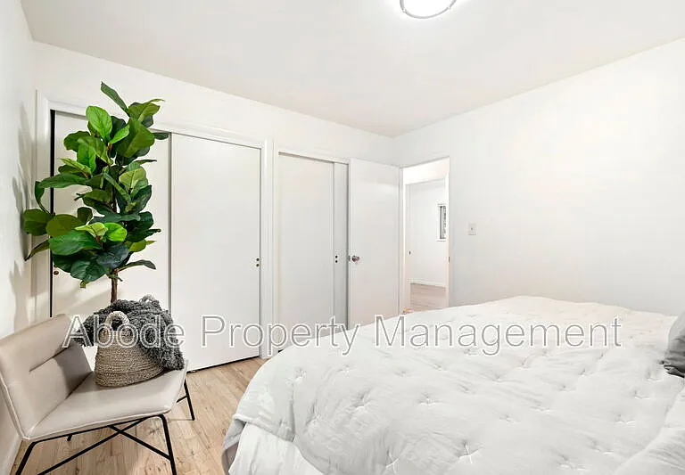 328 N Roosevelt Ave — Photo 10