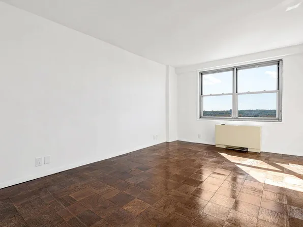 70-25 Yellowstone Boulevard image 17 of 29