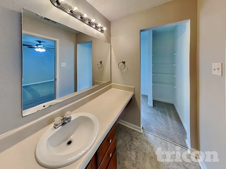 901 Skywatch Ln — Photo 24