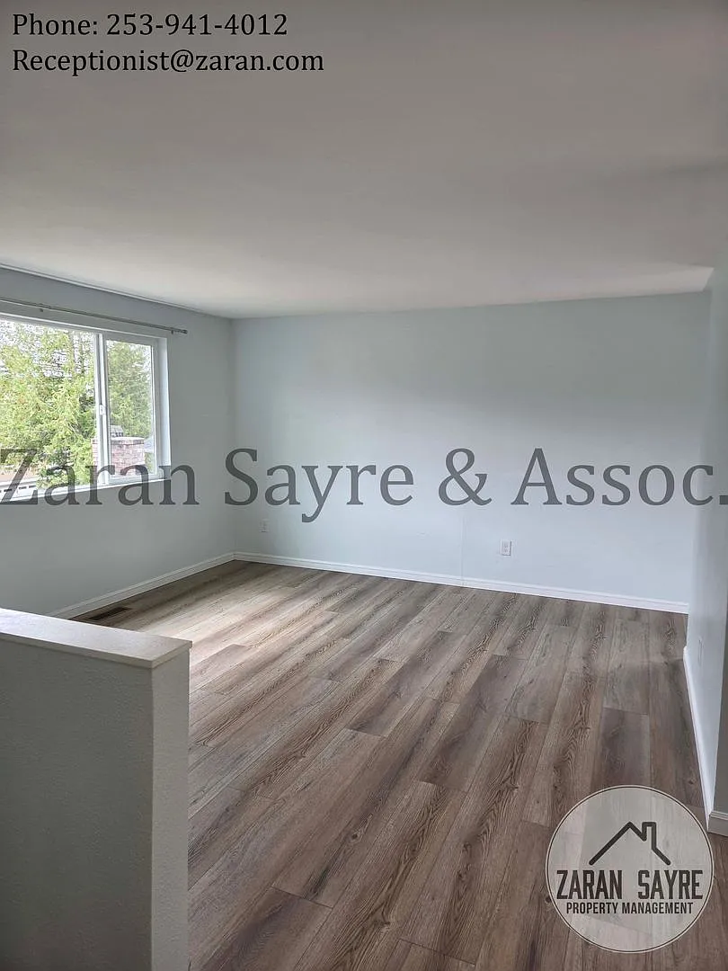 483- Fully Renovated 4 Bedroom on Quiet Cul-de-sac — Photo 3