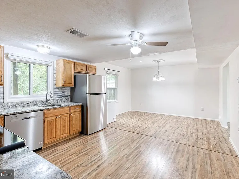 2249 Four Seasons Dr — Photo 8