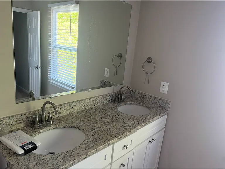 10606 Nast Dr — Photo 2