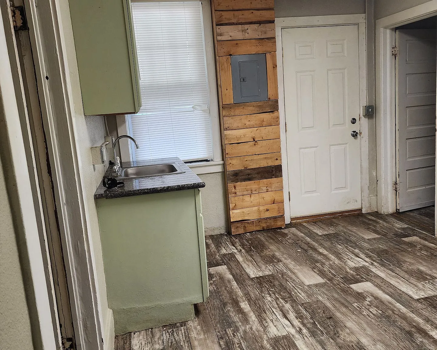 Rustic Apartments on 2nd — Photo 3