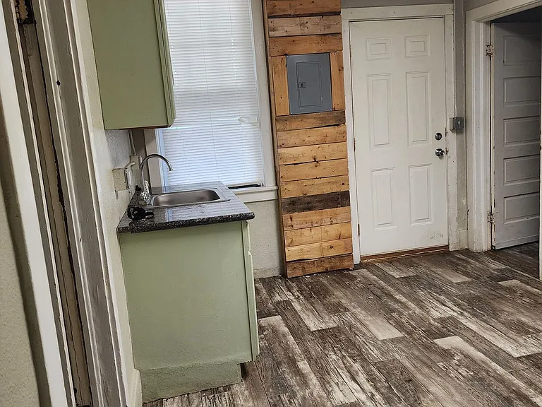 255 2nd St SW — Photo 3