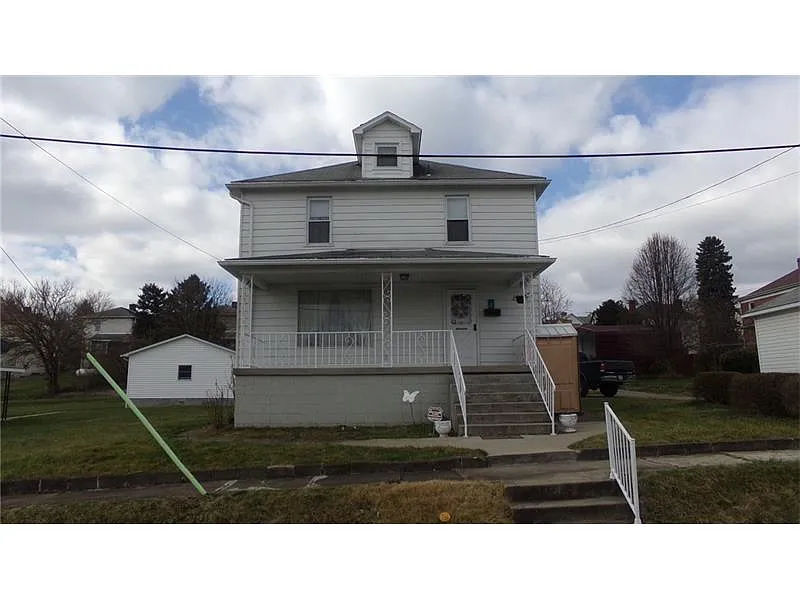 2 Maple St photo 1