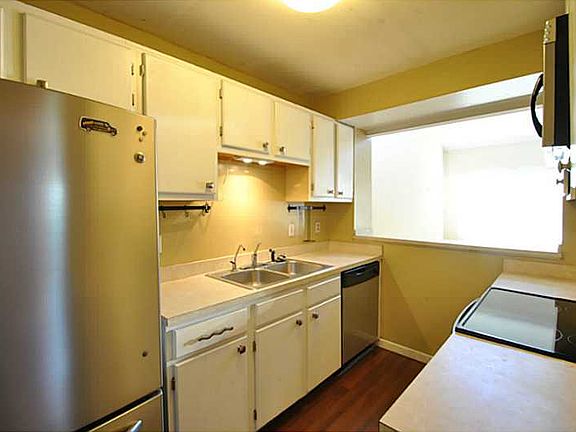 5th image of 4604 Glencoe Ln
