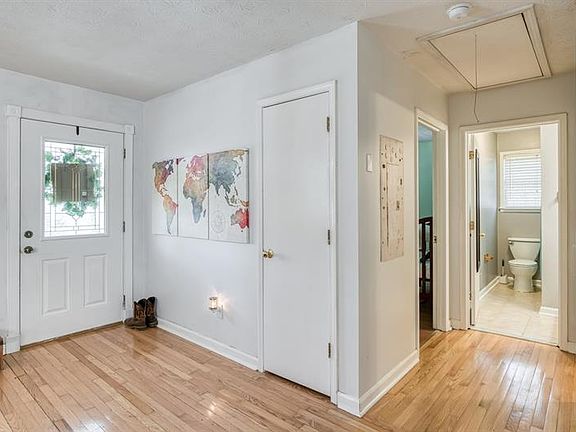 4th image of 8841 Lake Dr