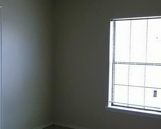 4th image of 1496 E Stenger St #1