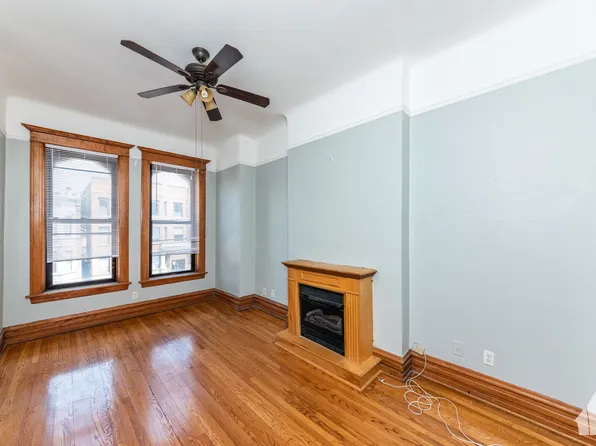 907 W Addison St #2, Chicago, IL 60613