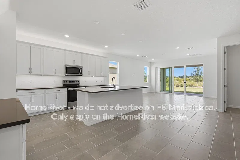 4 bed, 2.5 bath, 2249 sqft, $2,375 — Photo 3