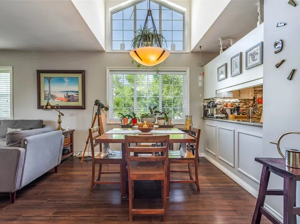 2370 Stillingfleet Rd Unit 218, Kelowna, BC V1W 3X8