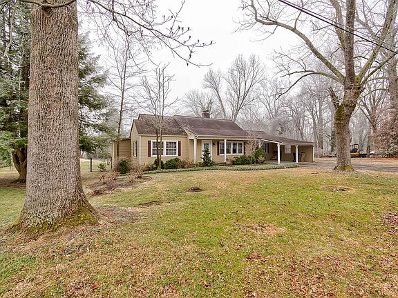 2nd image of 202 Mayflower Dr