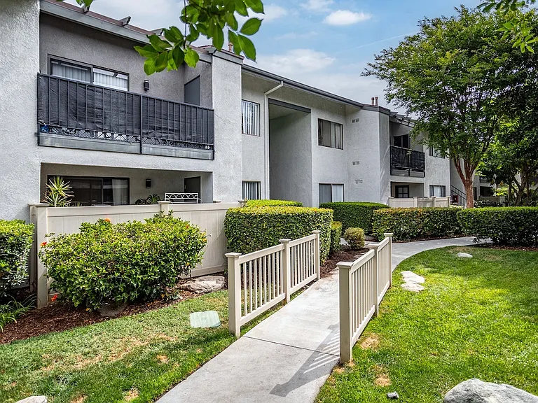Harbor Cliff Apartments — Photo 15