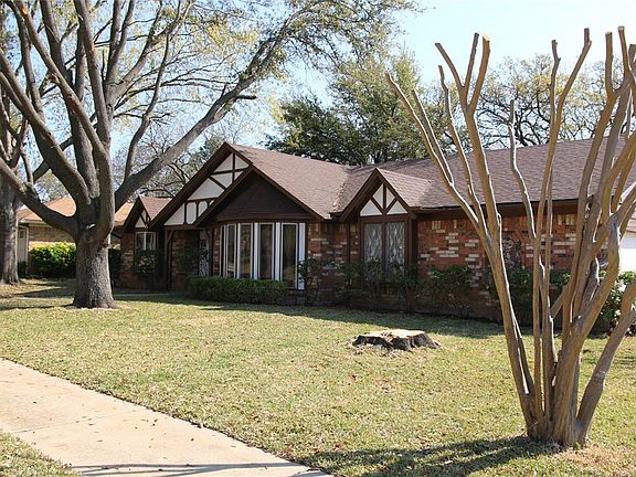 2nd image of 3015 Bramble Oaks Ct