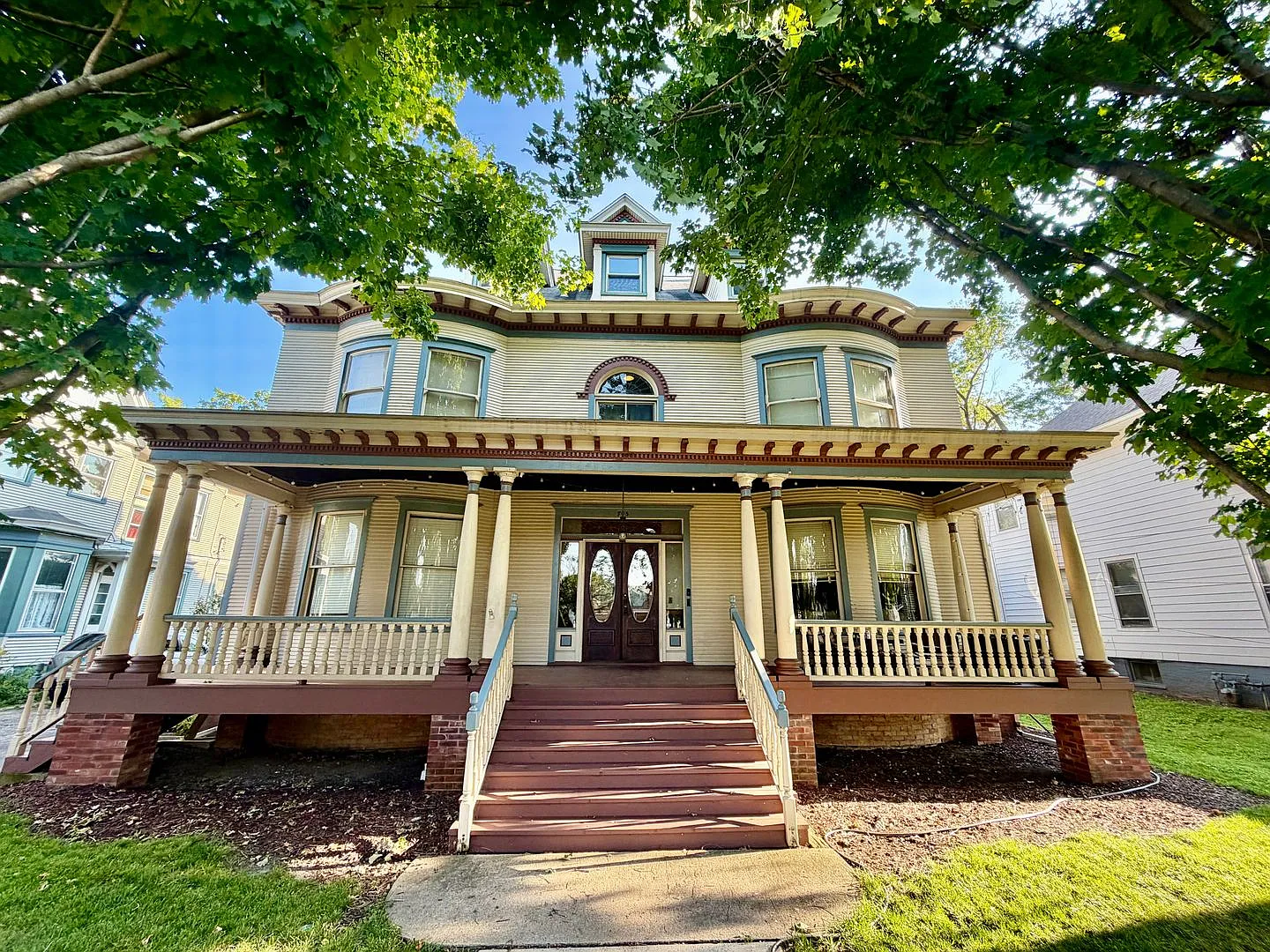 705 E. Walnut — Photo 1
