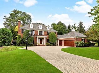 1056 Sir William Ln, Lake Forest, IL 60045