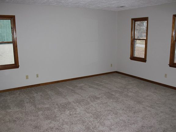 3rd image of 308 Walnut Hollow Ct
