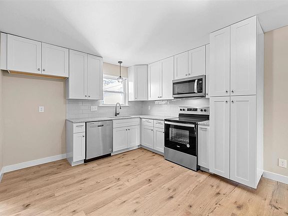 5th image of 2242 Gold Finch Dr