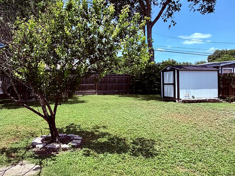 349 Laurelwood Dr — Photo 16