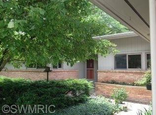 1941 Millbank St SE, Grand Rapids, MI 49508