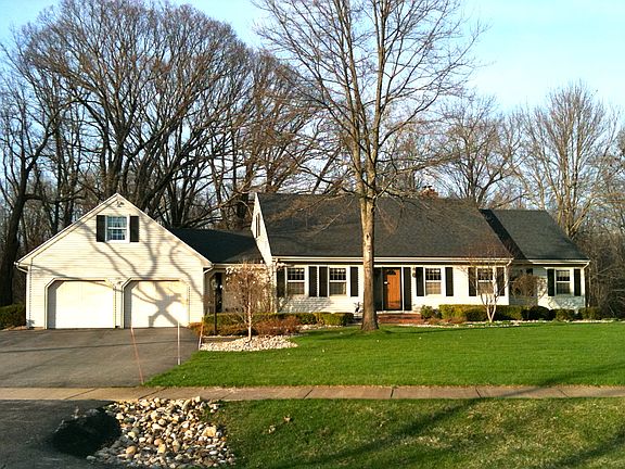 4th image of 595 Torrance Dr