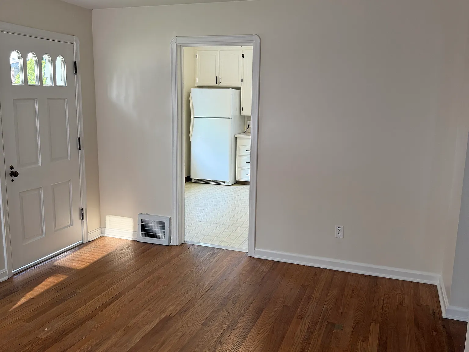 3 bed, $1,400 — Photo 4