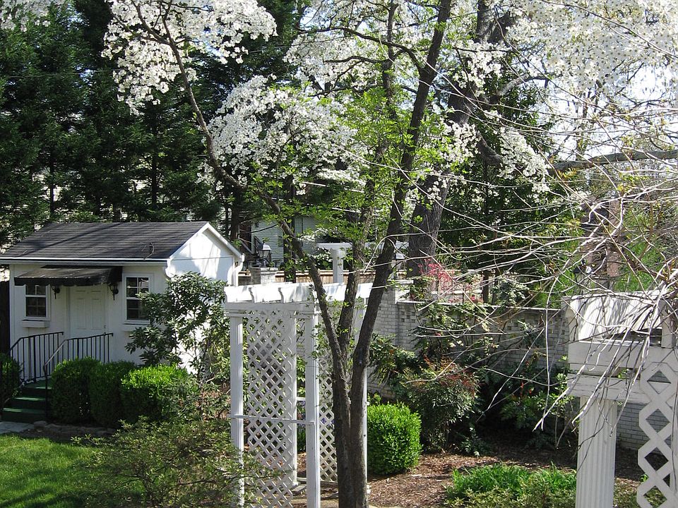 1st image of 4712 Buckingham Dr