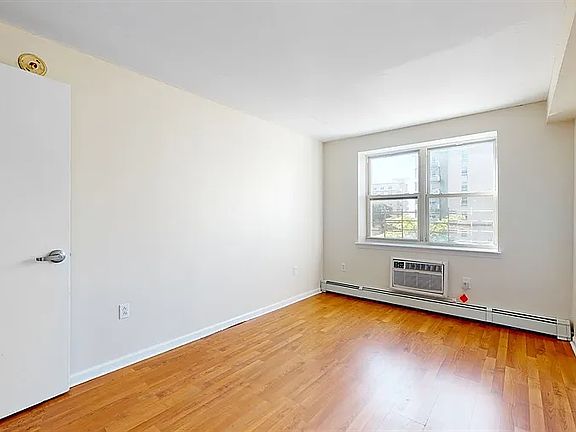 4th image of 260 Beach 81 St #3T