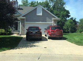 10640 Sharon Cir, Urbandale, IA 50322