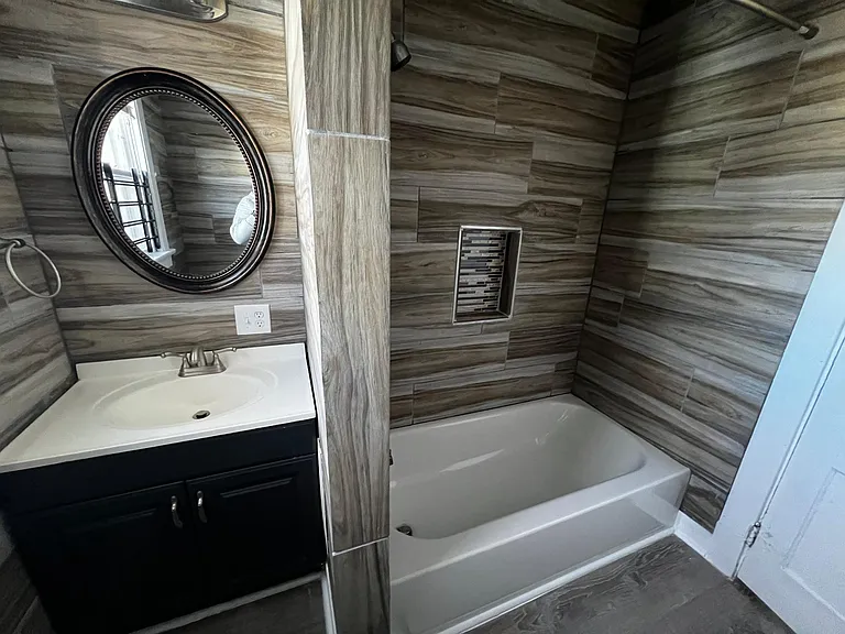 170 Hilton Ave — Photo 10