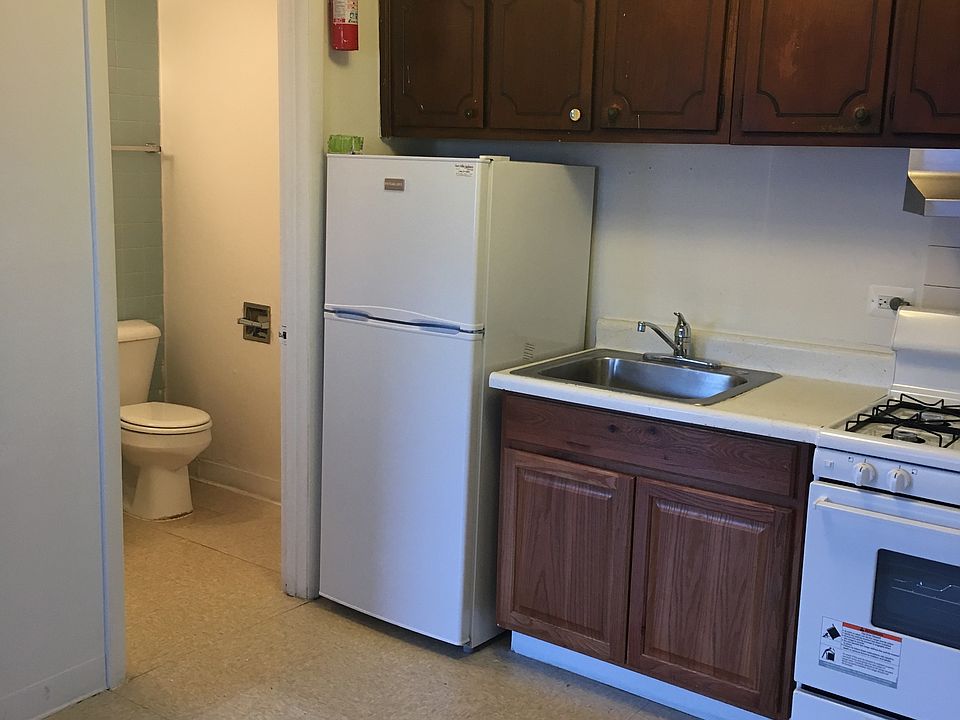 2nd image of 2250 Burr Oak Ave #B5