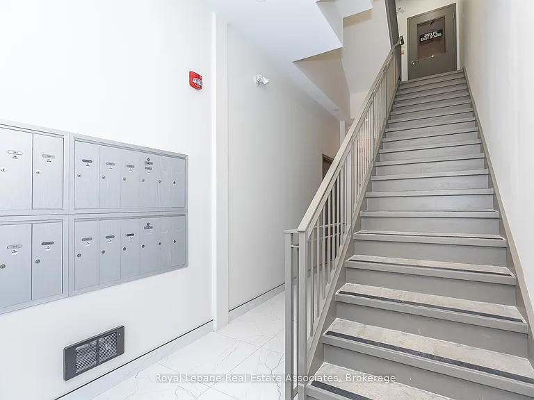 1000 Bathurst St #301 — Photo 3