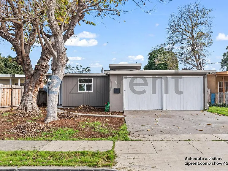 2802 Georgetown St — Photo 1
