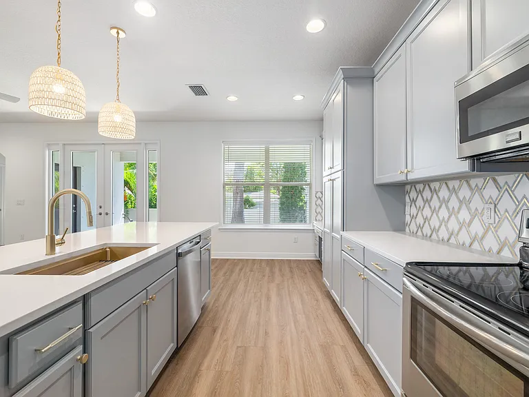 2806 Sanders Dr — Photo 10