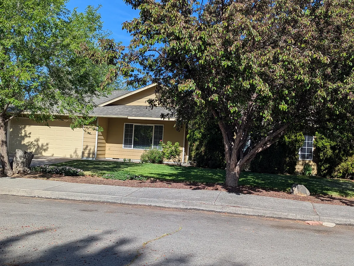 Building Photo - 61862 Avonlea Cir #1