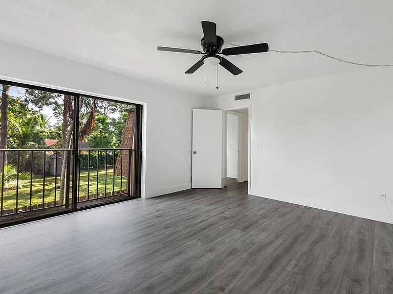471 Kirk Rd #D — Photo 4