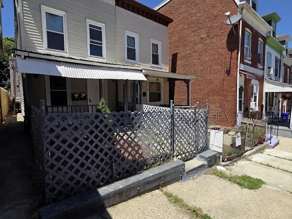 614 S 10th St