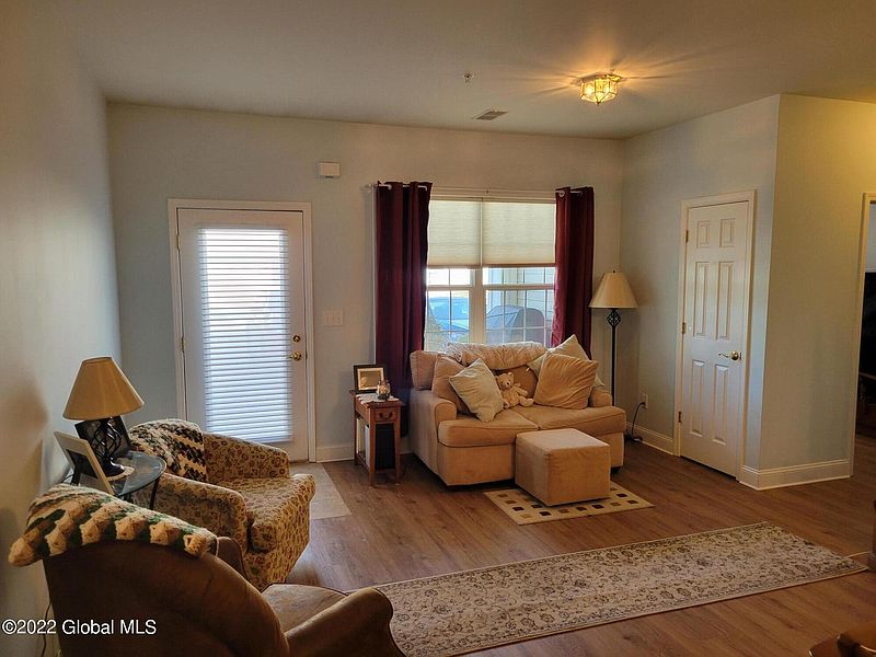 3rd image of 303 N Ridge