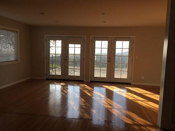 4th image of 1085 Shady Brook Ln