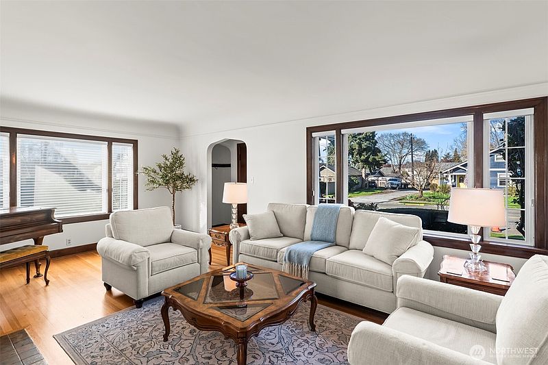 2nd image of 327 5th Street SW