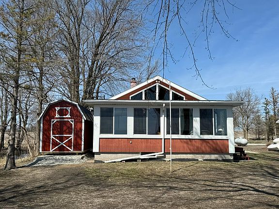 3rd image of 17023 Dickenson Ln