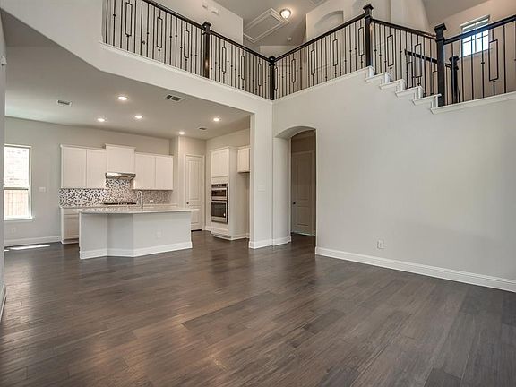 5th image of 5601 Acoma Ln