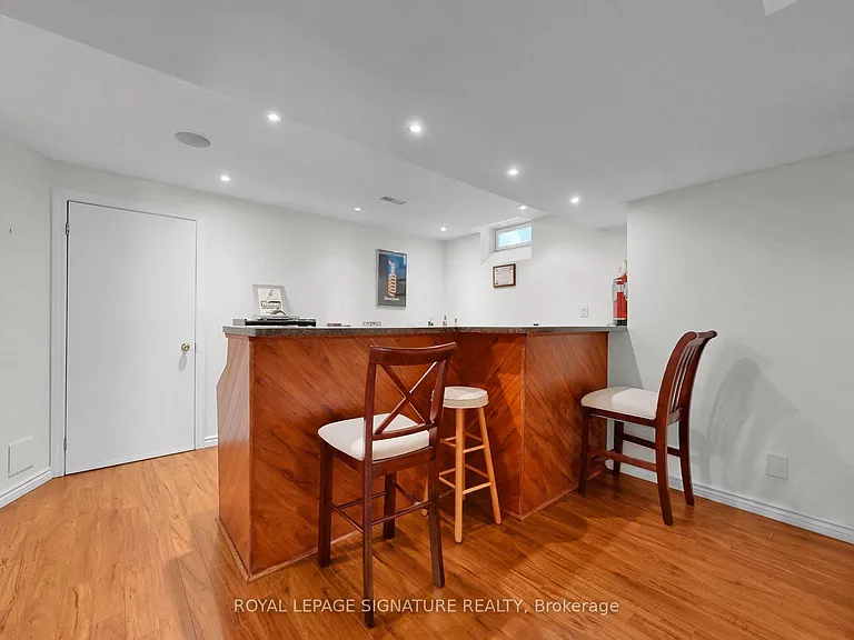 1590 Hallstone Rd — Photo 37