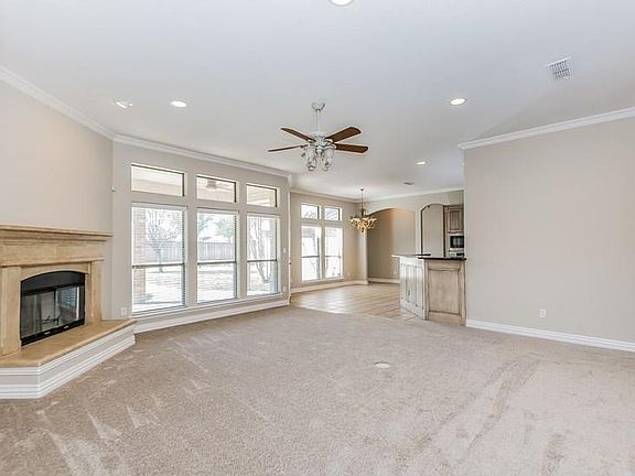 3rd image of 309 Applewood Ln