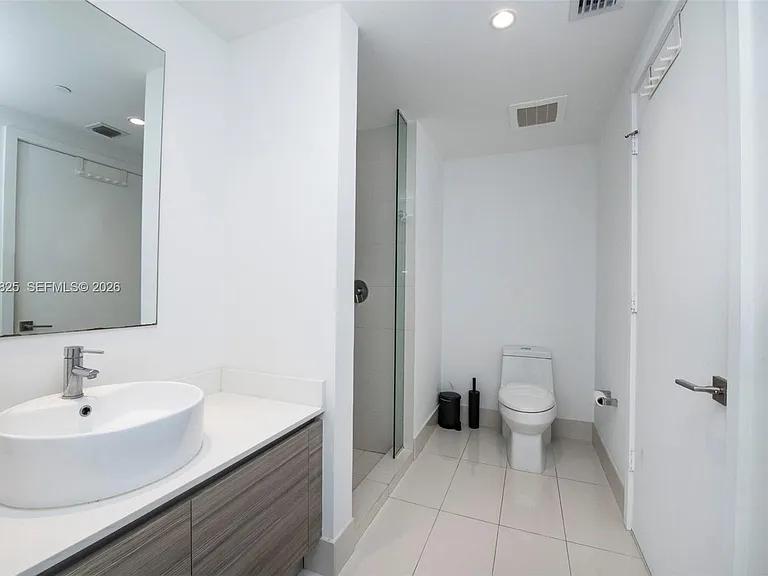 121 NE 34th St #1111 — Photo 10