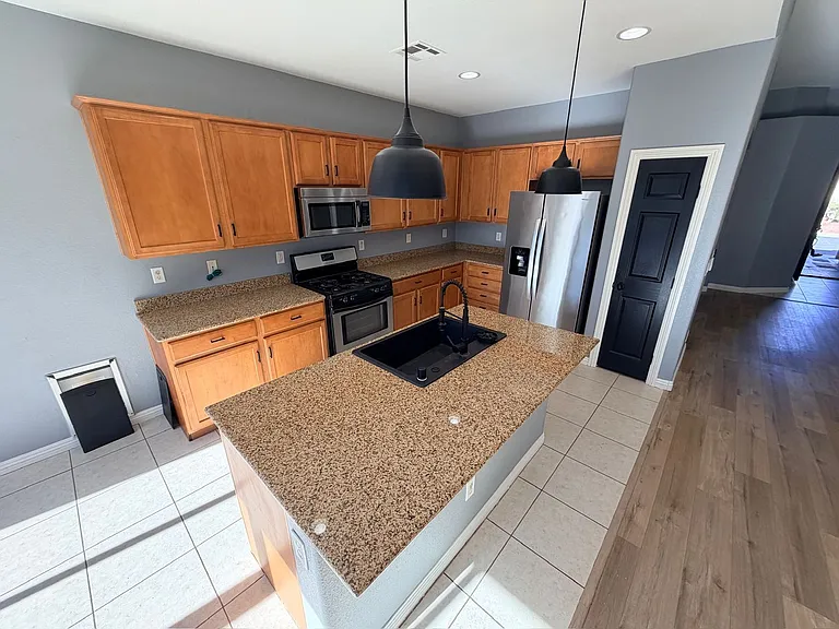 8137 Slate Falls St — Photo 7