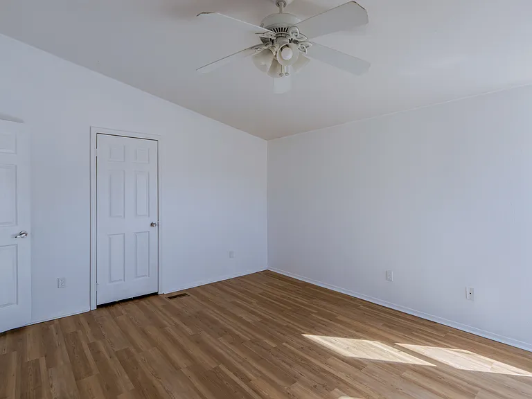 25120 Charina Rd — Photo 18